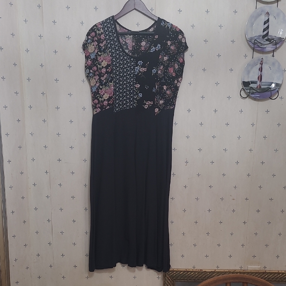 Chic Black Floral Midi Dress